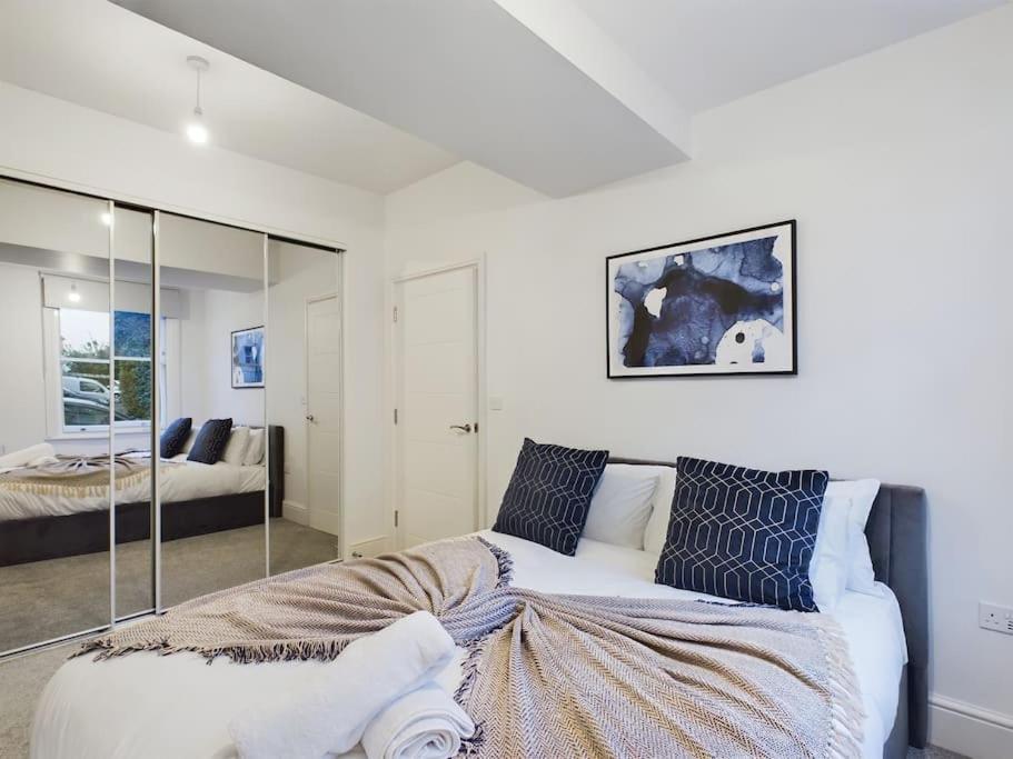 The Grove King Bed Wi-Fi Ev Charger Apartment Cheltenham Exterior foto