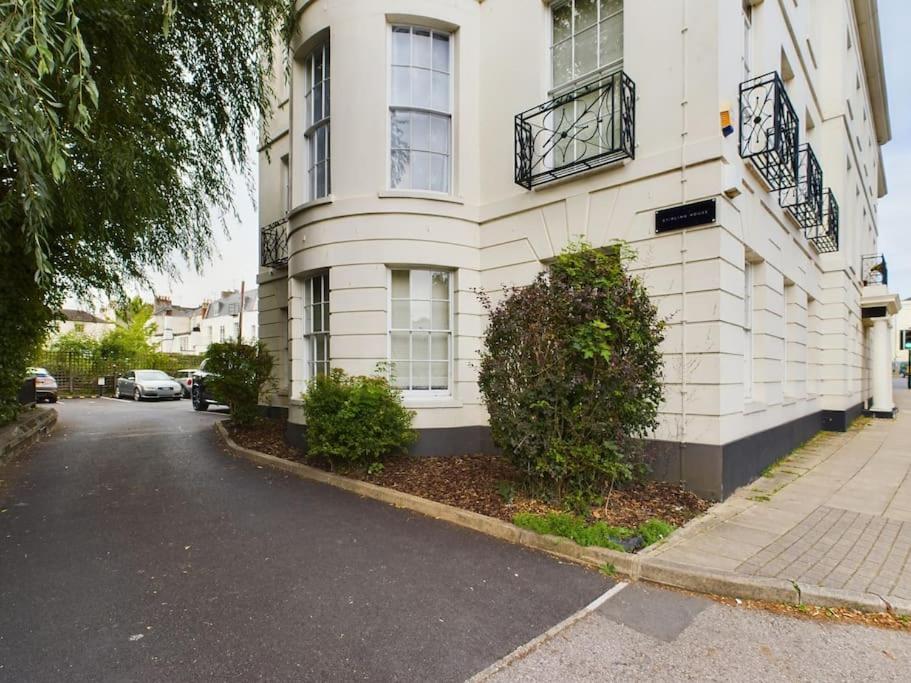 The Grove King Bed Wi-Fi Ev Charger Apartment Cheltenham Exterior foto