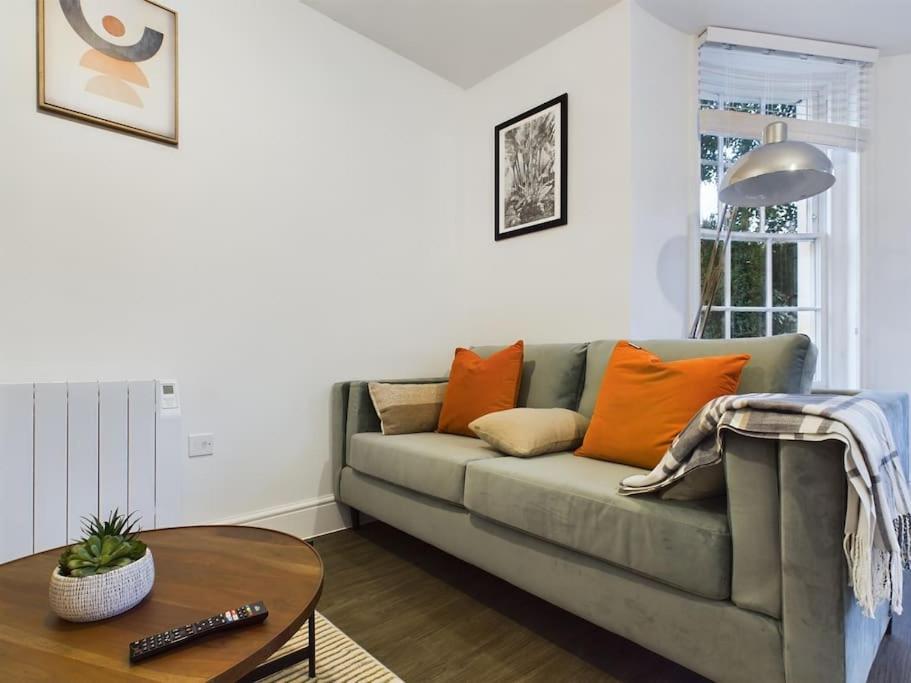 The Grove King Bed Wi-Fi Ev Charger Apartment Cheltenham Exterior foto