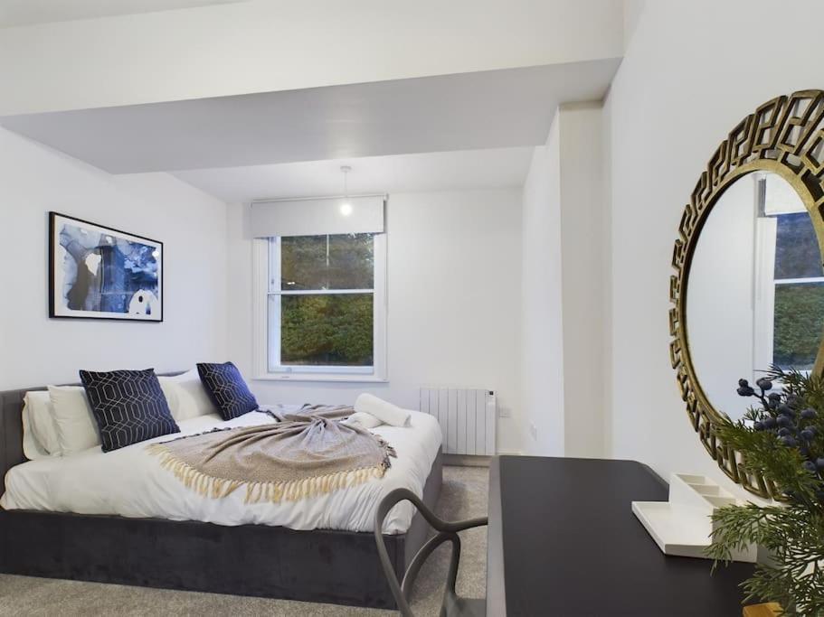 The Grove King Bed Wi-Fi Ev Charger Apartment Cheltenham Exterior foto