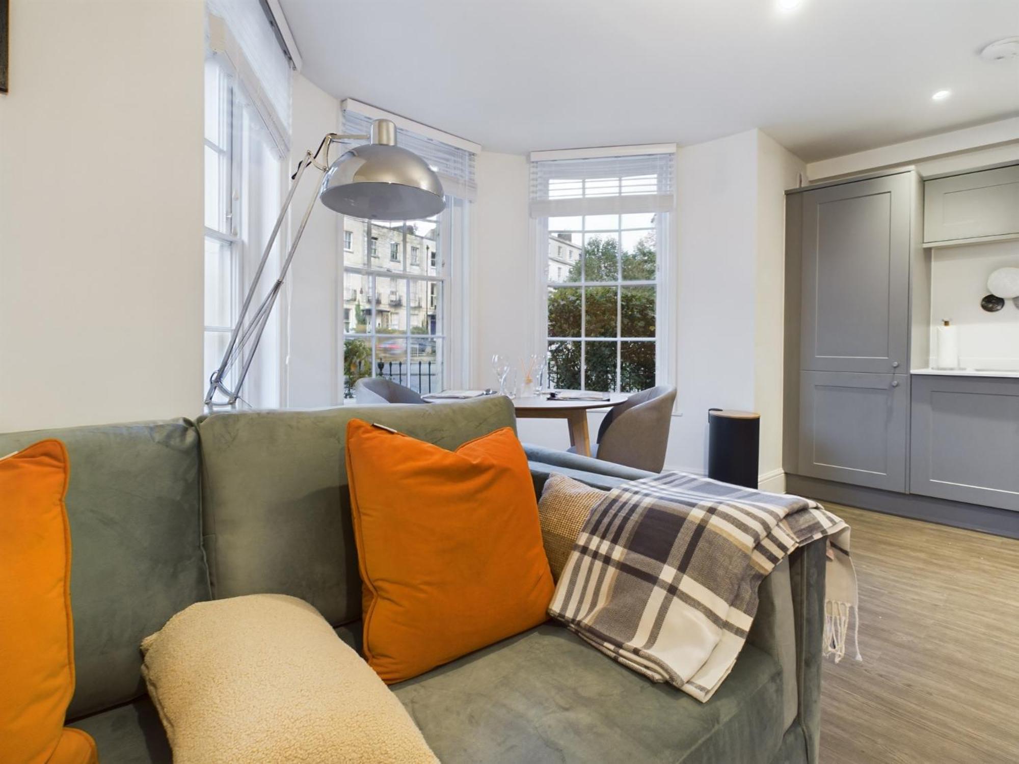 The Grove King Bed Wi-Fi Ev Charger Apartment Cheltenham Exterior foto