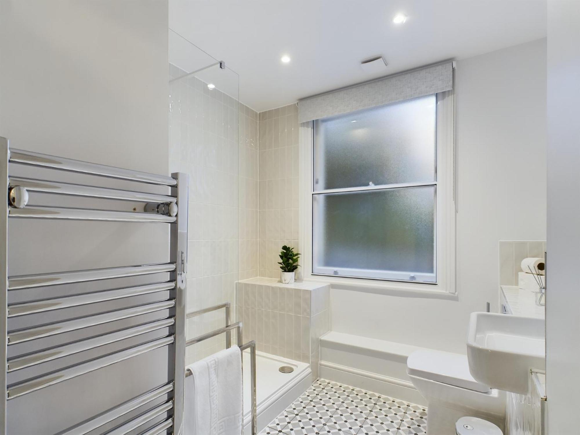 The Grove King Bed Wi-Fi Ev Charger Apartment Cheltenham Exterior foto