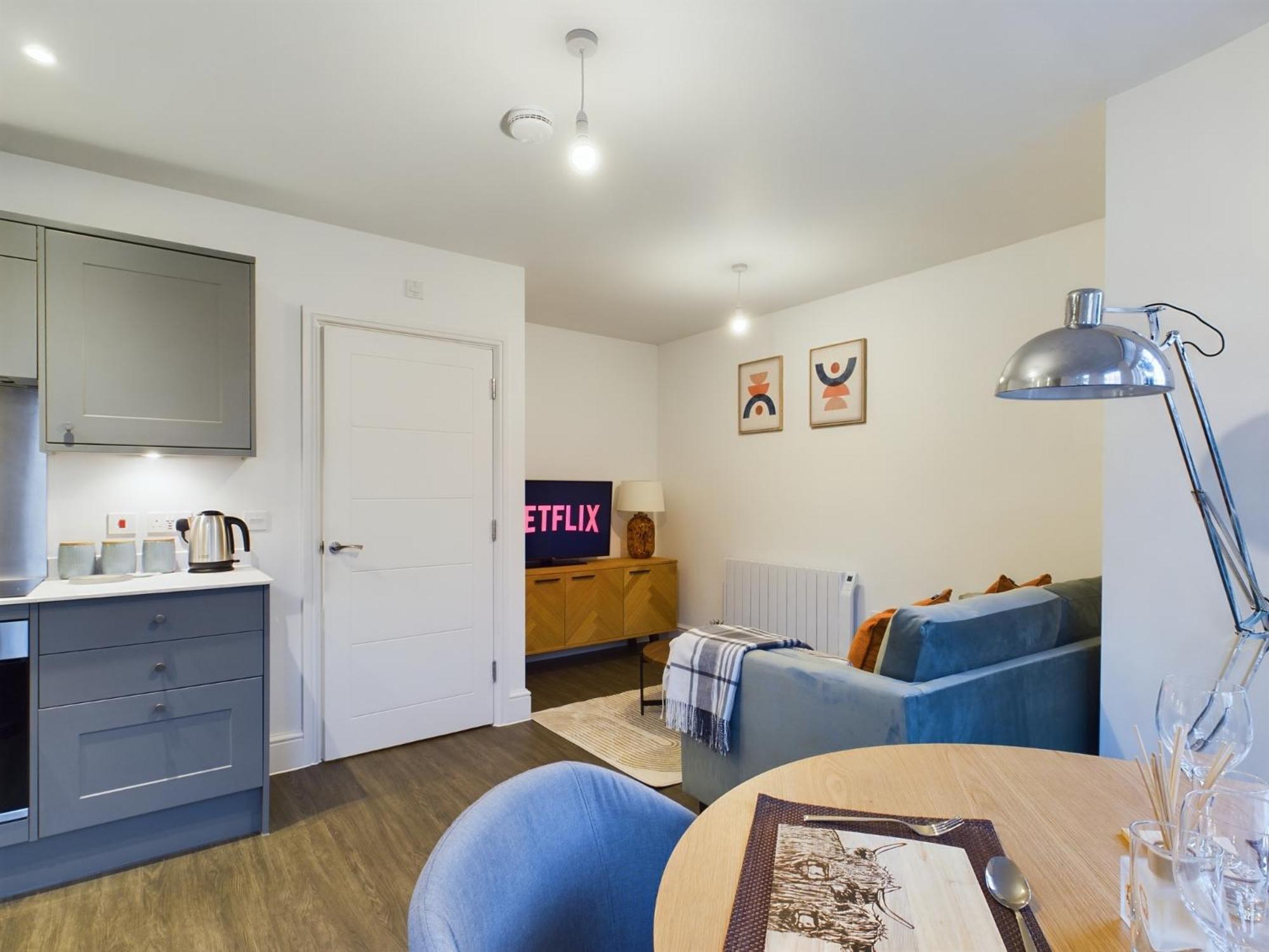 The Grove King Bed Wi-Fi Ev Charger Apartment Cheltenham Exterior foto