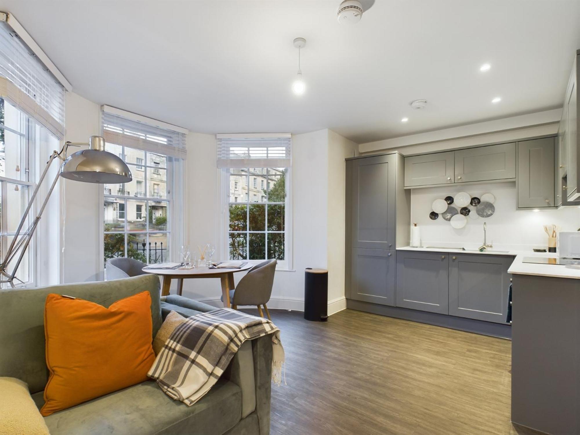 The Grove King Bed Wi-Fi Ev Charger Apartment Cheltenham Exterior foto