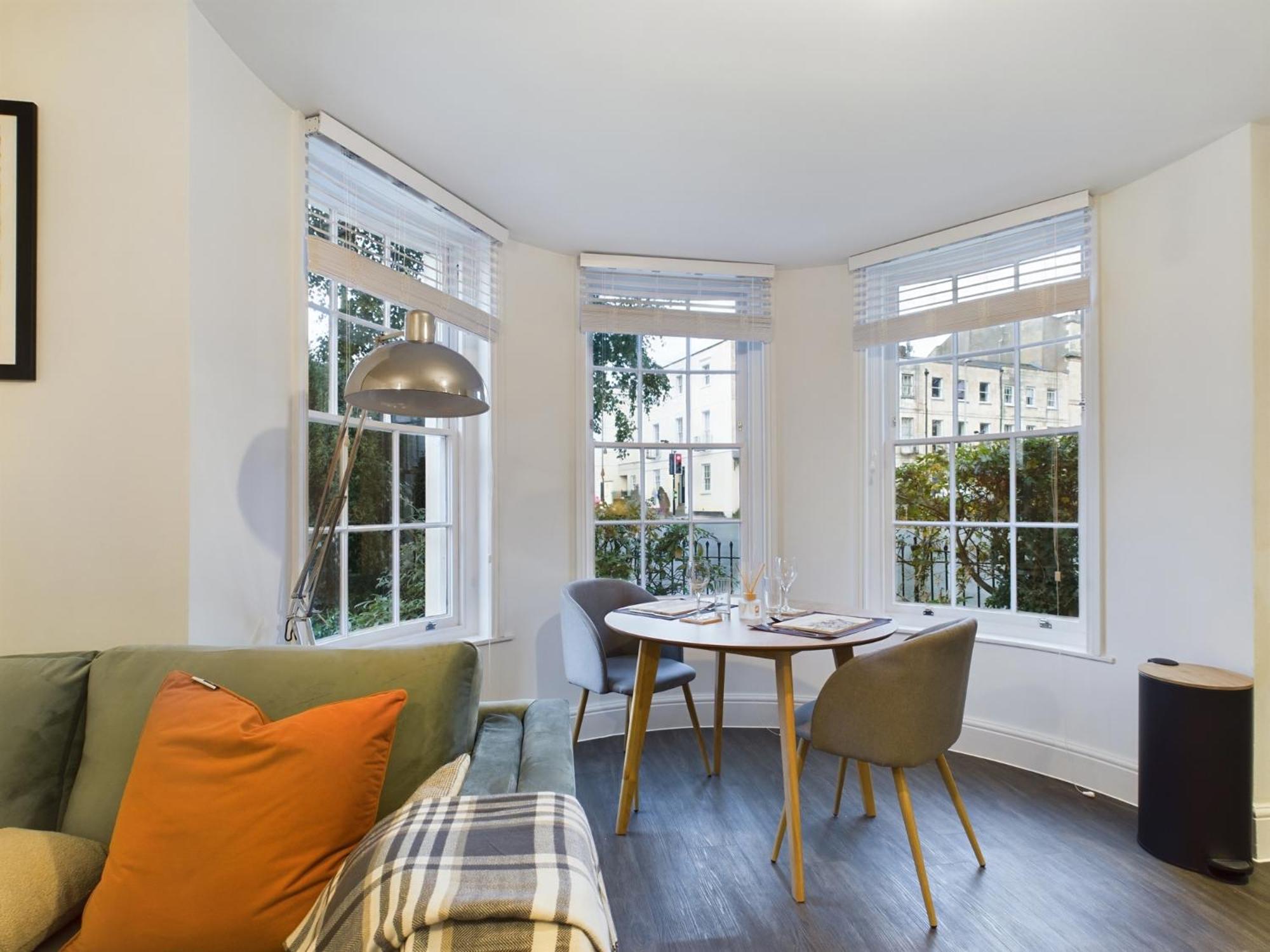 The Grove King Bed Wi-Fi Ev Charger Apartment Cheltenham Exterior foto